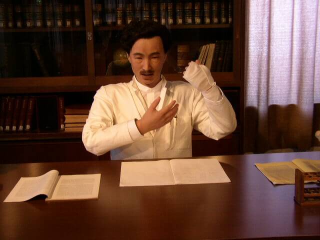野口英世記念館のロボット
