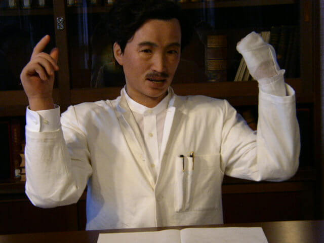 野口英世記念館のロボット